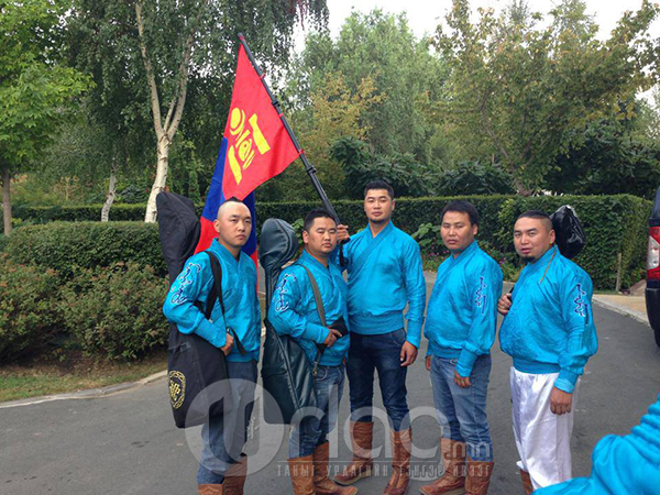 Монгол уран бүтээлчдээ дэмжээрэй